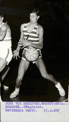 PHOTO ORIGINALE DE PRESSE DE GILBERT DUMEAUX AVEC L'ALSACE DE BAGNOLET DU 17 FÉVRIER 1964