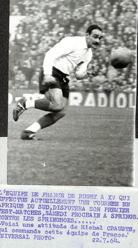 PHOTO ORIGINALE DE PRESSE DE MICHEL CRAUSTE AVEC L'ÉQUIPE DE FRANCE DU 22 JUILLET 1964