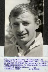 PHOTO ORIGINALE DE PRESSE DE CLAUDE LAZARE AVEC L'ÉQUIPE DE FRANCE DU 2 JANVIER 1964