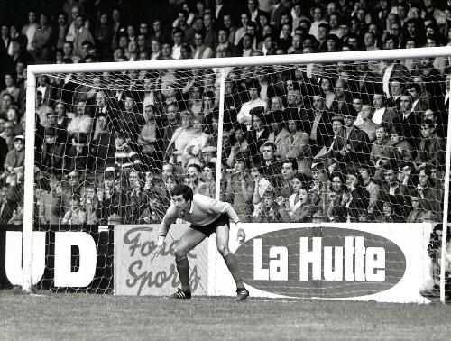 PHOTO ORIGINALE DE PRESSE DE GEORGES CARNUS À L'AS SAINT-ÉTIENNE VS BORDEAUX DU 9 MAI 1971