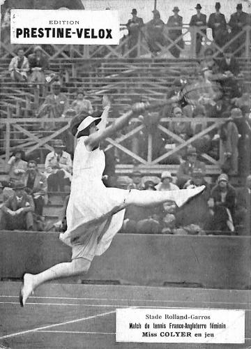 PHOTO ORIGINALE DE PRESSE D'EVELYN COLYER EN PLEINE ACTION DE JEU