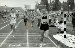 PHOTO ORIGINALE DE PRESSE D'ATHLÉTISME DE LUROT ET PELLEZ DU 27 JUILLET 1964