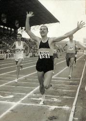 PHOTO ORIGINALE DE PRESSE D'ATHLÉTISME DE MAURICE LUROT DU 26 JUILLET 1964