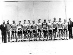 PHOTO ORIGINALE DE PRESSE DE L'ÉQUIPE BIC 1972