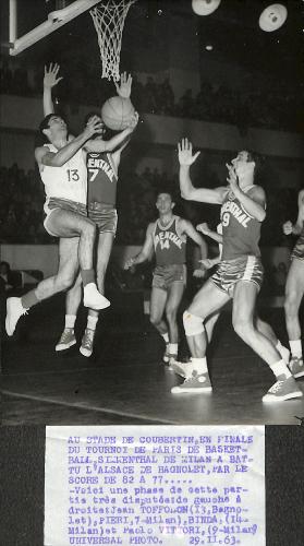 PHOTO ORIGINALE DE PRESSE DE JEAN TOFFOLON EN FINALE DU TOURNOI DE PARIS LE 29 NOVEMBRE 1963