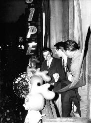 ENSEMBLE DE 4 PHOTOS ORIGINALES DE PRESSE DE RAYMOND POULIDOR