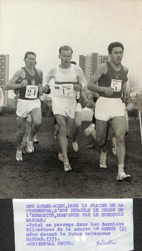 PHOTO ORIGINALE DE PRESSE D'ATHLÉTISME DE AMEUR ET MASCAR DU 5 AVRIL 1964