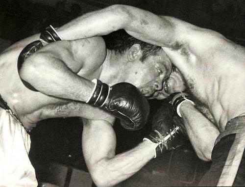 PHOTO ORIGINALE DE PRESSE DU COMBAT ENTRE DEUX BOXEURS À IDENTIFIER ANNÉES 60