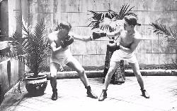 Carte postale d’un combat, boxeurs a déterminer.