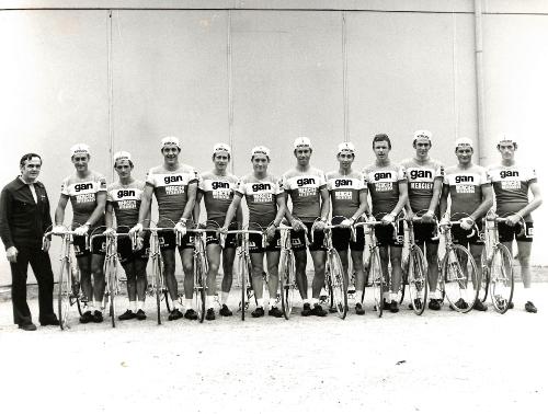 PHOTO ORIGINALE DE PRESSE DE L'ÉQUIPE GAN-MERCIER-HUTCHINSON 1972