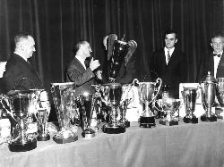 ENSEMBLE DE 13 PHOTOS ORIGINALES DE PRESSE DE JEAN ROBIC