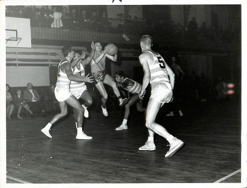 PHOTO ORIGINALE DE PRESSE DU MATCH ENTRE LE RACING ET LE MANS EN ACTION ANNÉES 1962/1963
