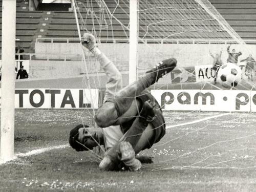 PHOTO ORIGINALE DE PRESSE DE GEORGES CARNUS À L'AS SAINT-ÉTIENNE VS BORDEAUX DU 1 JUIN 1969