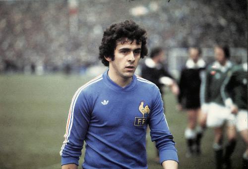 PHOTO ORIGINALE DE PRESSE DE MICHEL PLATINI DU 30/03/1977 CONTRE EIRE