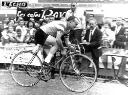 ENSEMBLE DE 6 PHOTOS ORIGINALES DE PRESSE DE JEAN ROBIC EN COURSE