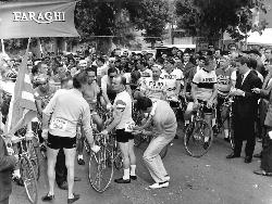 ENSEMBLE DE 6 PHOTOS ORIGINALES DE PRESSE DE JEAN ROBIC EN COURSE