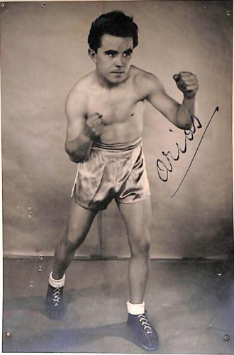 Carte photo dédicacée par Arias.