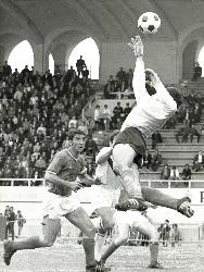 PHOTO ORIGINALE DE PRESSE DE CARNUS ET BOSQUIER AS SAINT-ÉTIENNE VS BORDEAUX DU 1 JUIN 1969