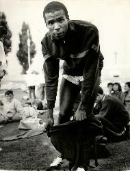 PHOTO ORIGINALE DE PRESSE DE ROGER BAMBUCK SPÉCIALISTE DU 100 ET DU 200 MÈTRES
