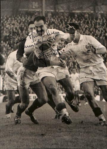 PHOTO ORIGINALE DE PRESSE AUTOGRAPHIÉE PAR MICHEL CRAUSTE AVEC L'ÉQUIPE DE FRANCE DU 2 DÉCEMBRE 1963