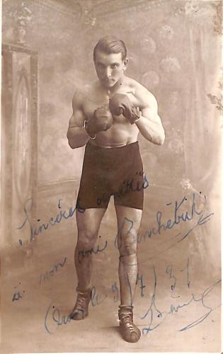 Carte postale dédicacée par un boxeur a déterminer.