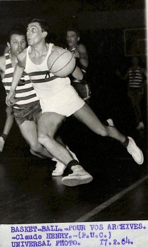PHOTO ORIGINALE DE PRESSE DE CLAUDE HENRY AVEC LE P.U.C. CONTRE BAGNOLET LE 17 FÉVRIER 1964