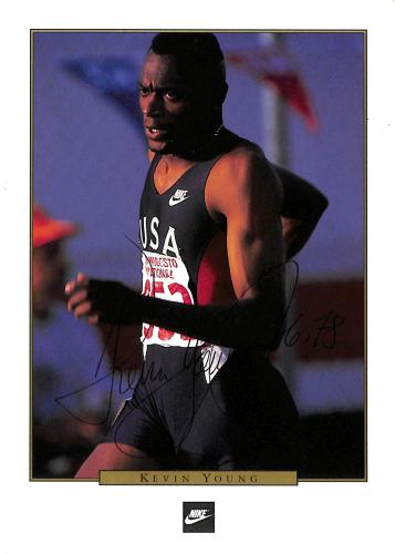 CARTE PHOTO AUTOGRAPHIÉE DE KEVIN YOUNG (ATHLÉTISME)