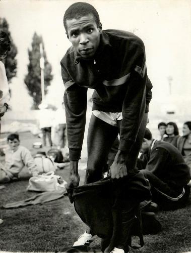 PHOTO ORIGINALE DE PRESSE DE ROGER BAMBUCK SPÉCIALISTE DU 100 ET DU 200 MÈTRES