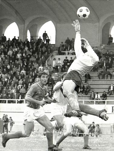 PHOTO ORIGINALE DE PRESSE DE CARNUS ET BOSQUIER AS SAINT-ÉTIENNE VS BORDEAUX DU 1 JUIN 1969