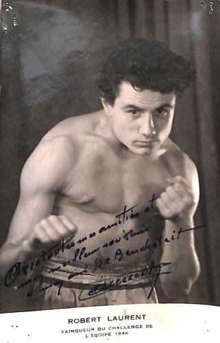 Carte photo dédicacée par Robert Laurent.