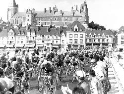 PHOTO ORIGINALE DE PRESSE D'OCAÑA DANS LE PELOTON AVEC LIEVENS