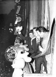 ENSEMBLE DE 4 PHOTOS ORIGINALES DE PRESSE DE RAYMOND POULIDOR