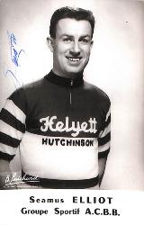 CARTE PHOTO ORIGINALE AUTOGRAPHIÉE PAR SEAMUS ELLIOT (A.C.B.B.) AVEC L'ÉQUIPE HELYETT HUTCHINSON