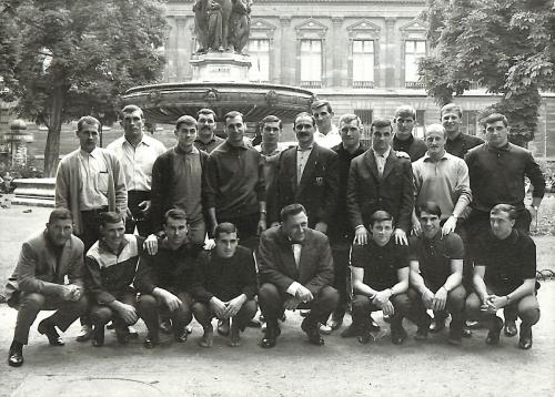 PHOTO ORIGINALE DE PRESSE DE L'ÉQUIPE DE FRANCE AVANT LA TOURNÉE EN AFRIQUE DU SUD DU 3 JUILLET 1964