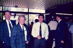 CARTE PHOTO DÉDICACÉE AVEC JEAN-MARC FERRERI EN SOIRÉE