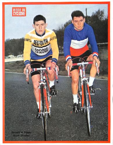 PHOTO DE BERNARD ET CLAUDE GUYOT SUPPLÉMENT DU MIROIR DU CYCLISME 1965