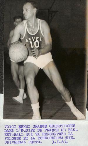 PHOTO ORIGINALE DE PRESSE D'HENRI GRANGE AVEC L'ASVEL LE 3 JANVIER 1963