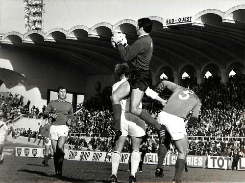 PHOTO ORIGINALE DE PRESSE DE BOSQUIER, CARNUS, JENSEN BORDEAUX VS ST-ÉTIENNE DU 25 OCTOBRE 1970