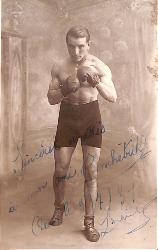Carte postale dédicacée par un boxeur a déterminer.