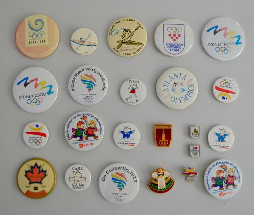 LOT BADGES DIVERSES OLYMPIADES