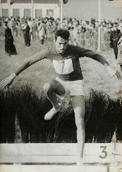 PHOTO ORIGINALE DE PRESSE D'ATHLÉTISME D'UN ATHLÈTE EN COMPÉTITION DES ANNÉES 60