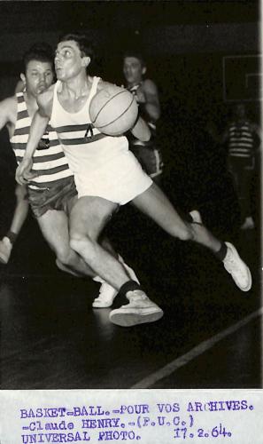 PHOTO ORIGINALE DE PRESSE DE CLAUDE HENRY AVEC LE P.U.C. CONTRE BAGNOLET DU 17 FÉVRIER 1964