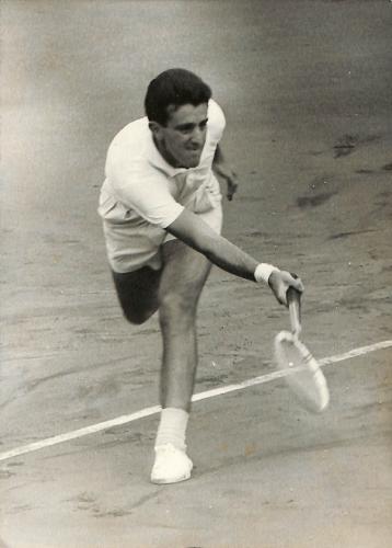 PHOTO ORIGINALE DE PRESSE DU BRÉSILIEN JOSÉ EDISON MANDARINO EN ACTION SUR SON COUP DROIT ANNÉES 60